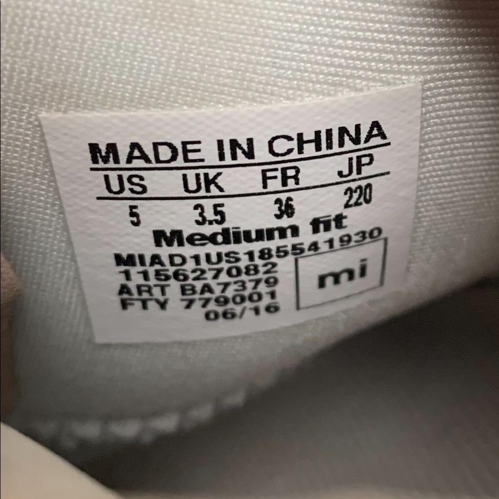 Adidas Tubular Radial Shoes - Picture 4 of 8